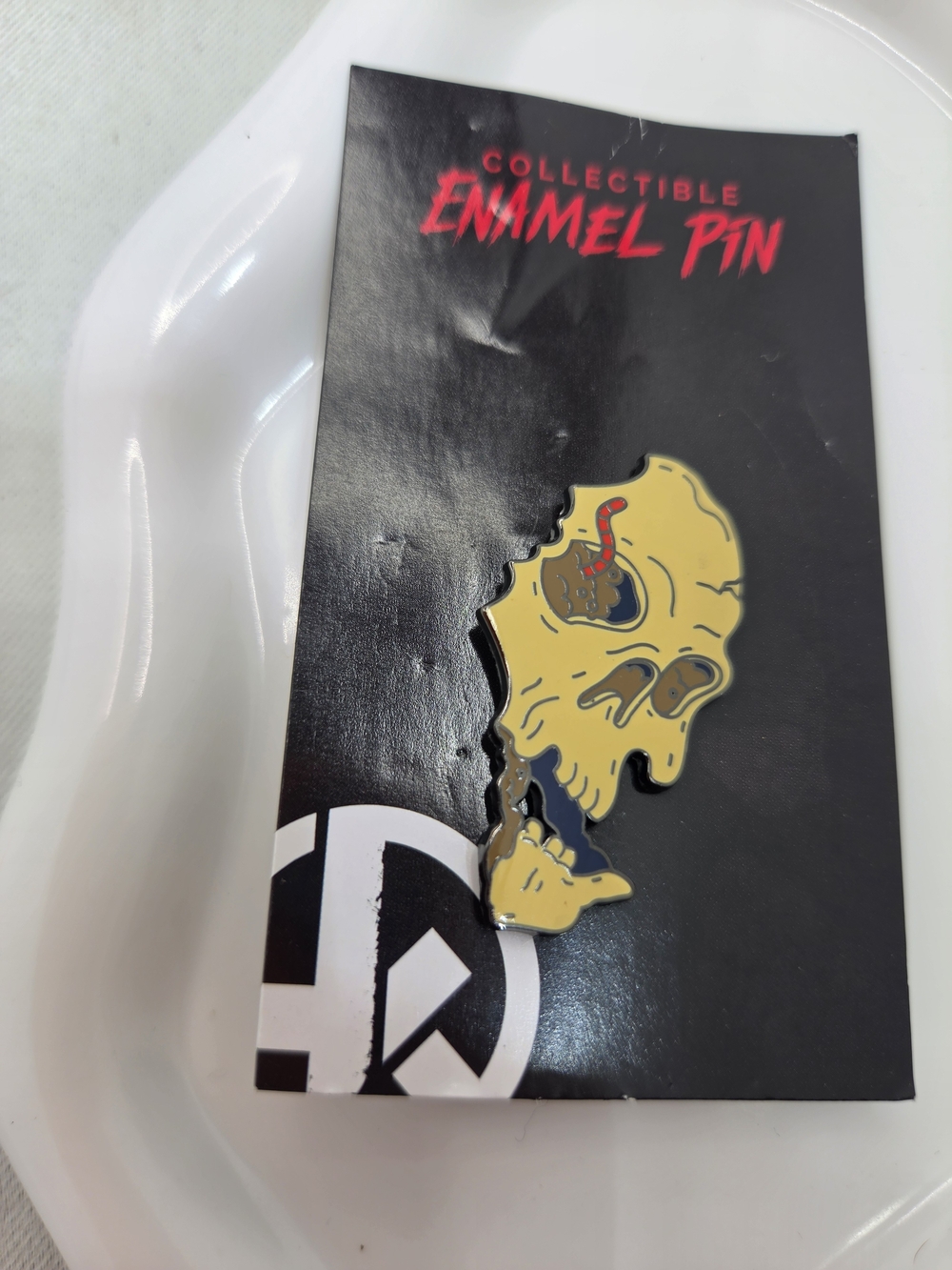 💀🪱 NWT Hunt A Killer Melting Skull & Worm Collectible Enamel Pin 🪦✨